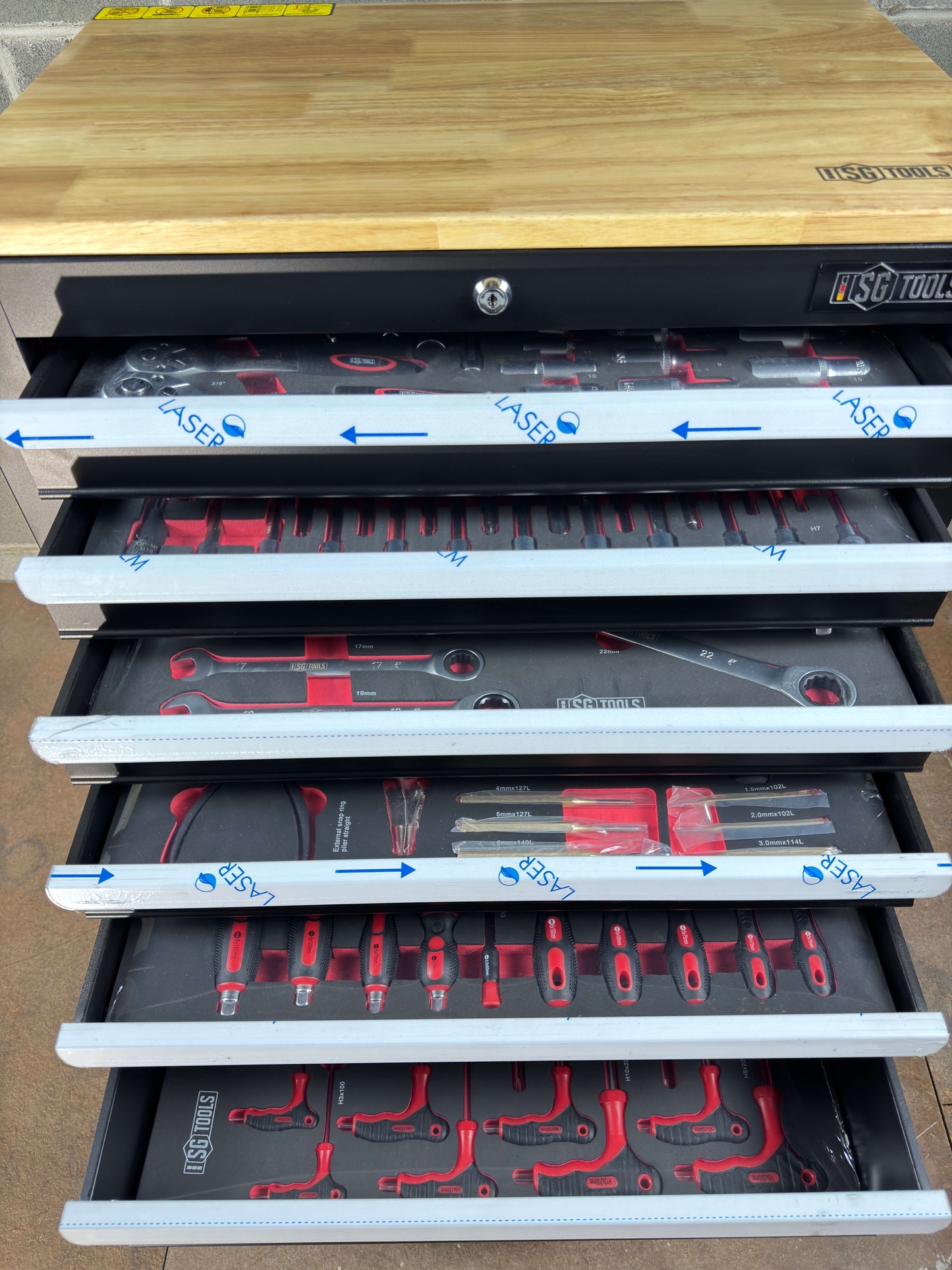 50% Off!!! Heavy Duty 7 Drawer Tool Trolley Cabinet - 6 Trays of Professional Tools