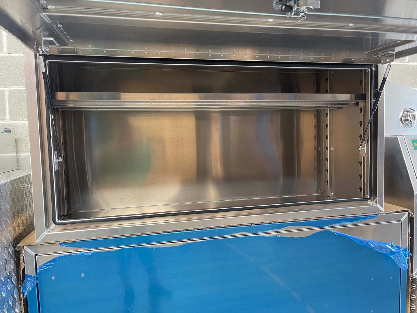 Truck Toolbox - 1800mm (L) * 600mm (W) * 900mm (H) - 2.5mm Flat Alloy