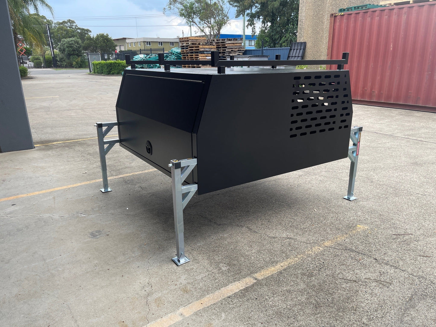 Black 1800mm Canopy with 1/4 Dog Cage - 4 Doors - Flat Alloy - Jack off with Legs - 2.5mm Marine Grade