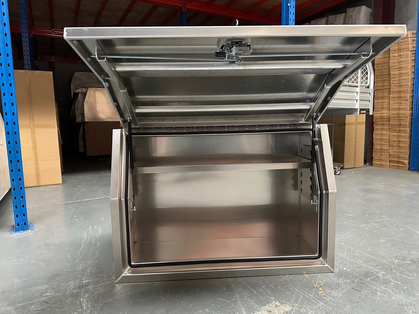 AFD125582FP - 1200mm * 550mm * 820m Toolbox with Adjustable Shelf