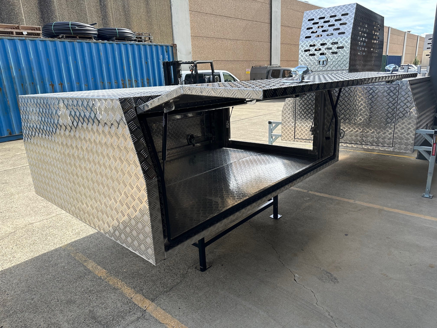 2100mm * 1770mm * 860mm High Space Cab Canopy in Aluminum Checker Plate