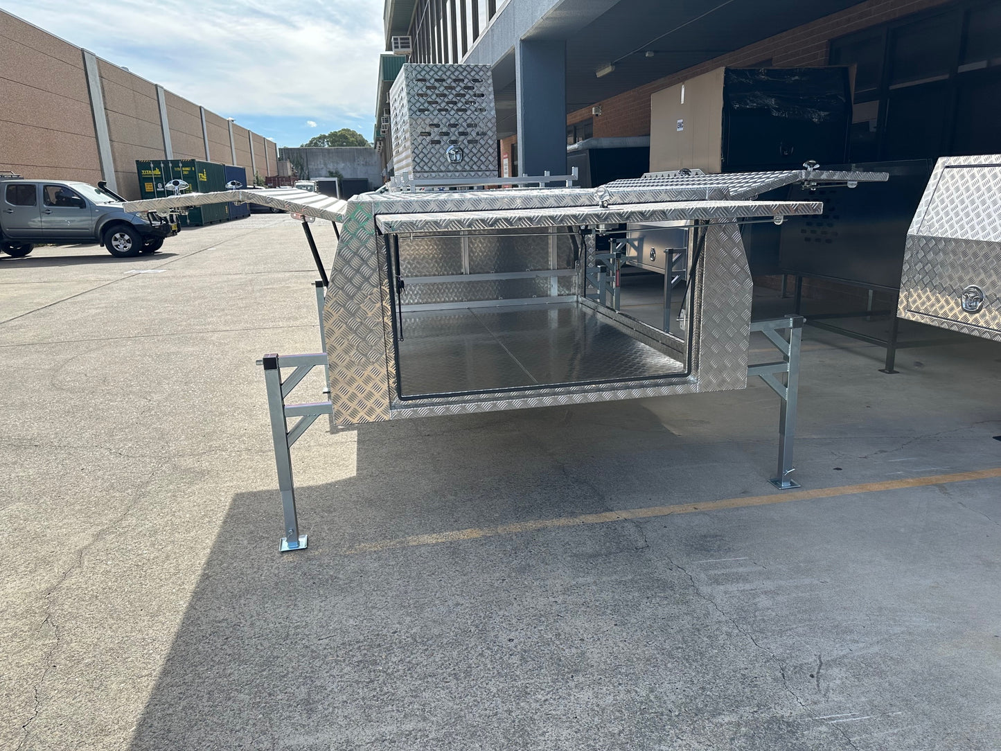 2400mm * 1770mm * 860mm High Singel Cab Liftoff Canopy in Aluminum Checker Plate
