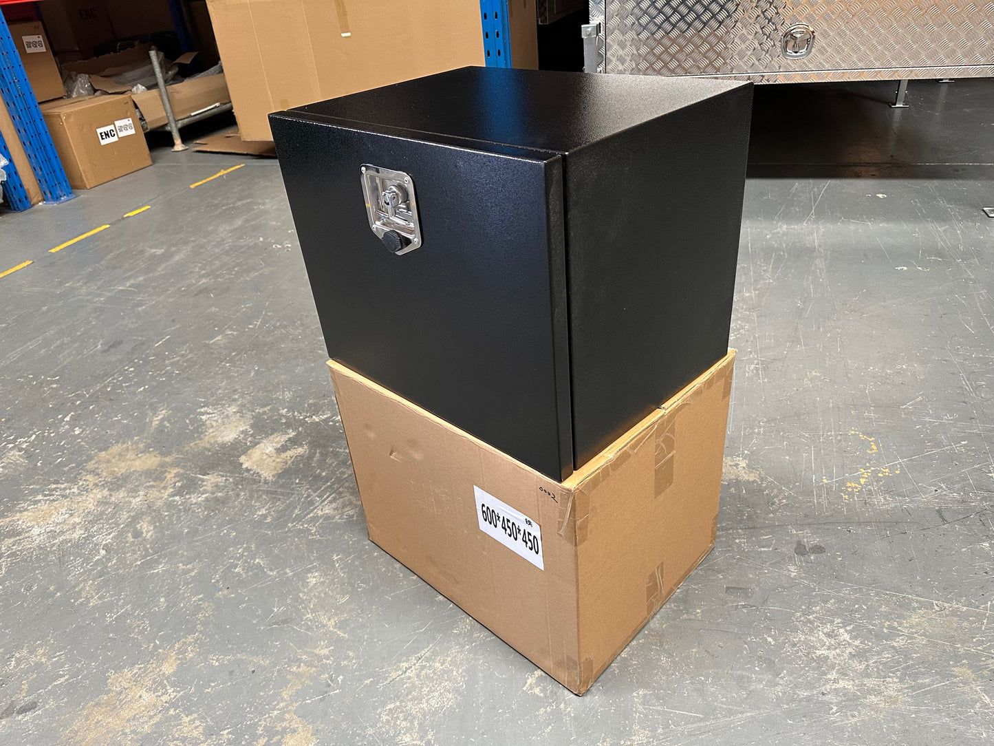 600mm x 450mm x 450mm Under Truck Tray Toolbox - Steel Black