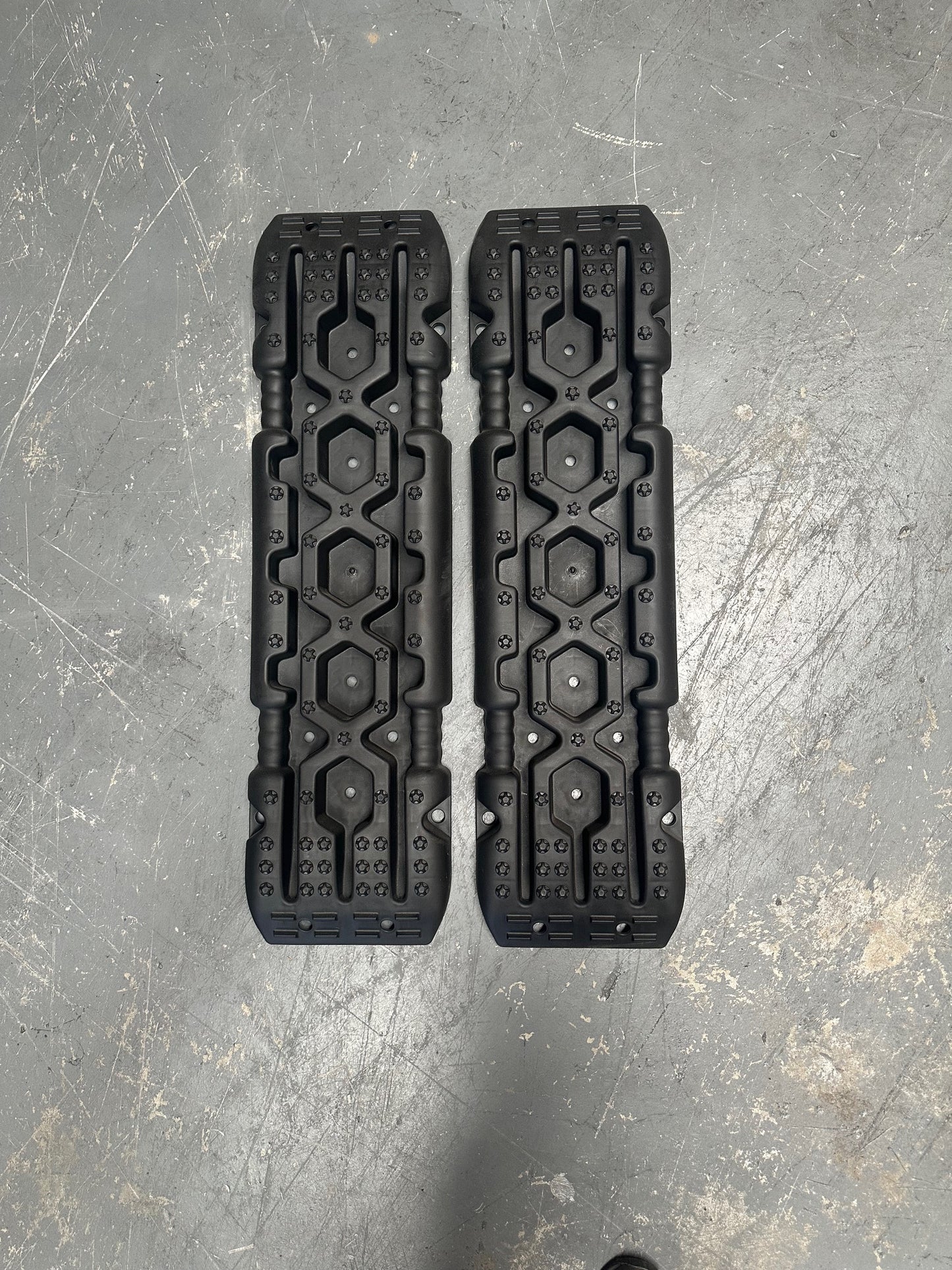 Recovery Tracks Boards 10Ton Sand Trucks Mud Snow Grass 4WD Black 2PCS