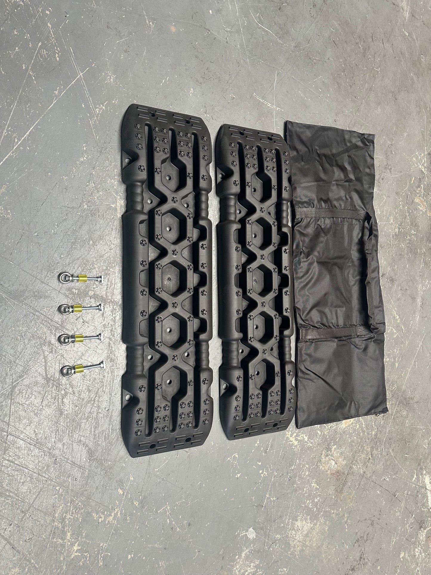Recovery Tracks Boards 10Ton Sand Trucks Mud Snow Grass 4WD Black 2PCS