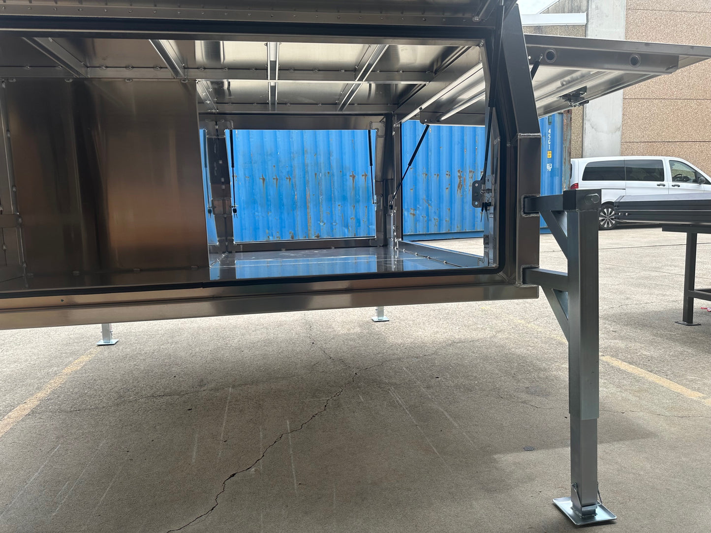 1800mm Canopy with 1/4 Dog Cage - 2.5mm Flat Alloy - 4 Doors - Jack off with Legs