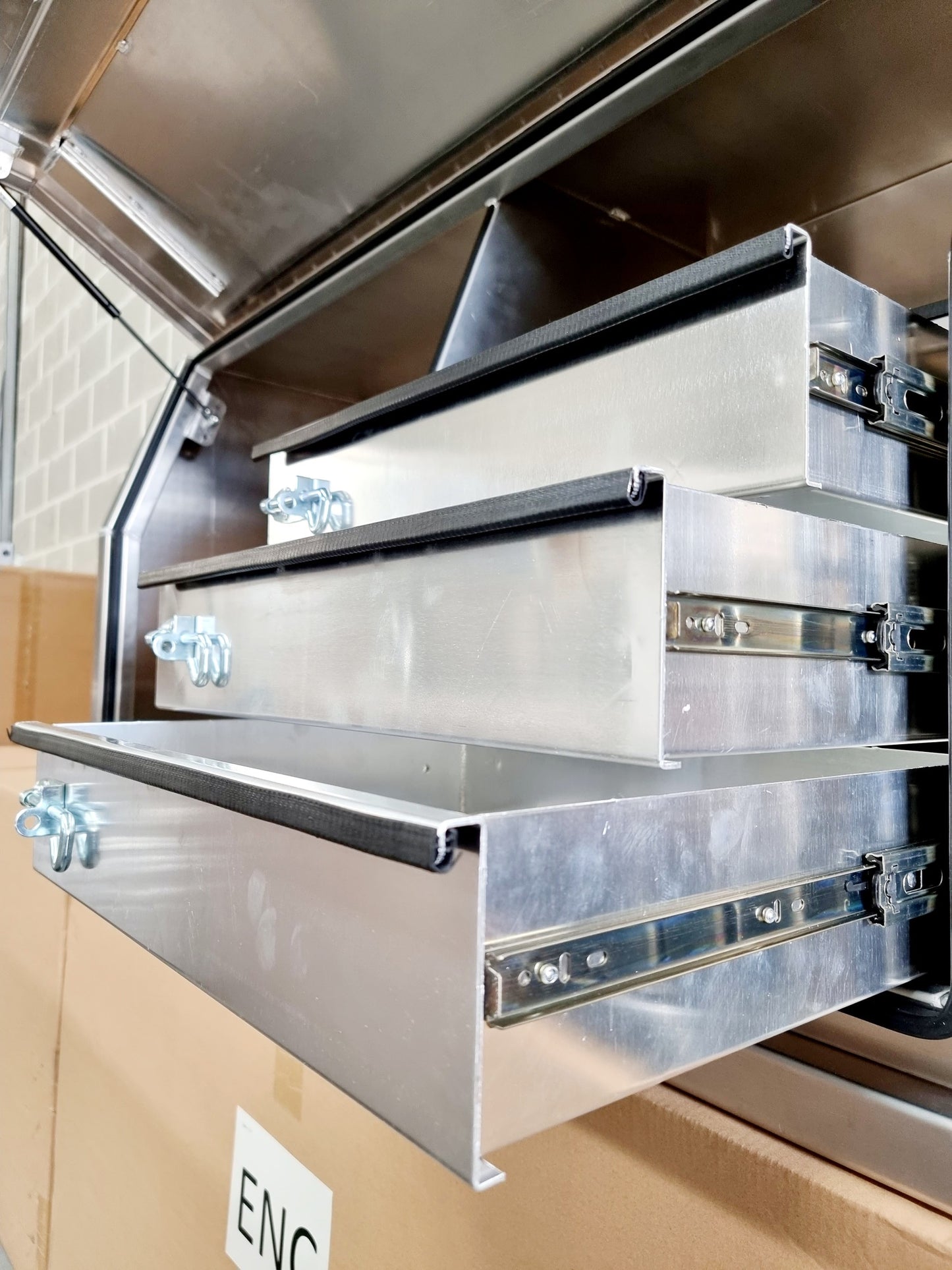 AFD155382D3FP - 1500mm (L) x 530mm (W) x 820mm (H) - with 3 Draws - 2.5mm Flat Alloy - Marine Grade