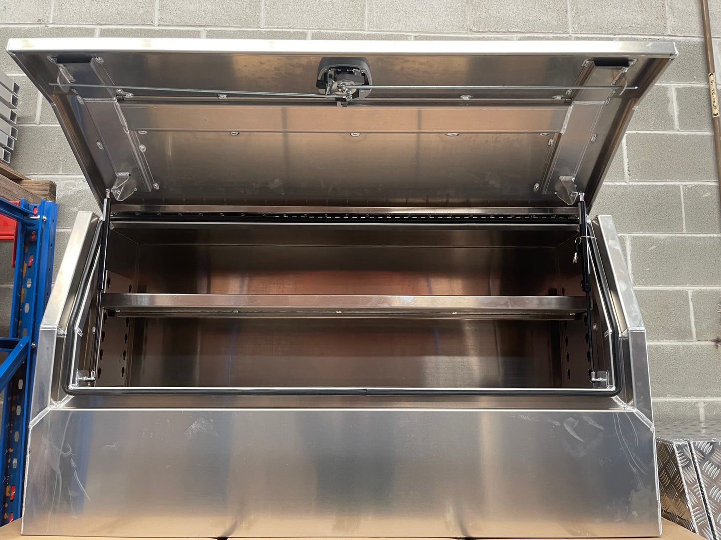 3/4 Door 1500mm (L) x 550mm (W) x 820mm (H) - 2.5mm Flat Alloy - Marine Grade