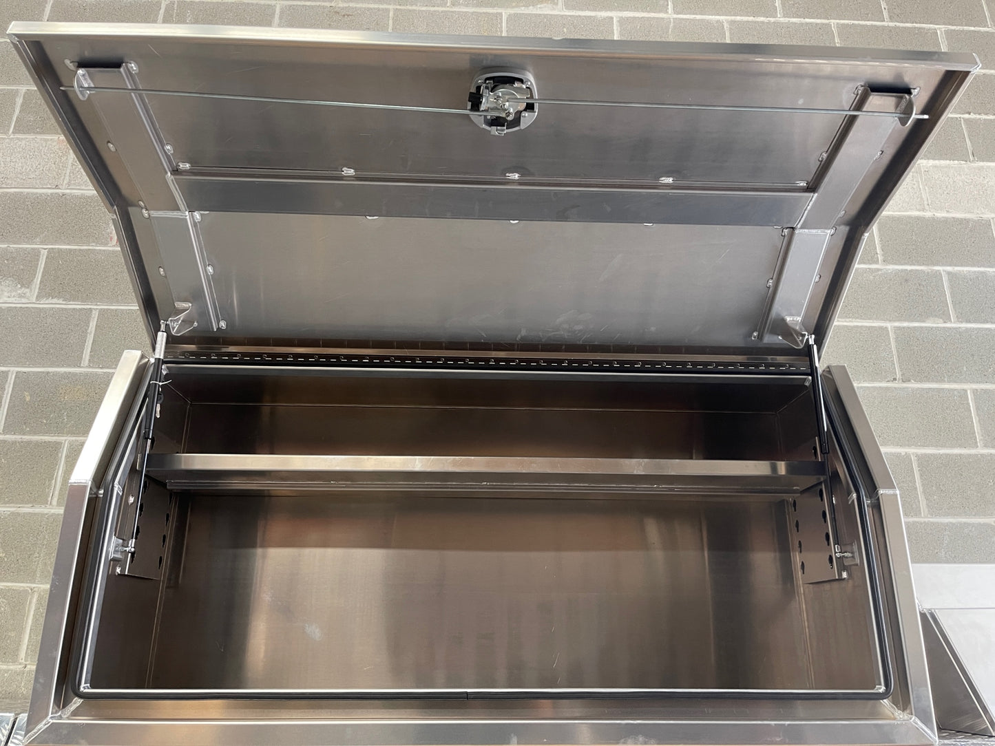 AFD175382FP - 1700mm (L) x 550mm (W) x 820mm (H) - 2.5mm Flat Plate - Marine Grade