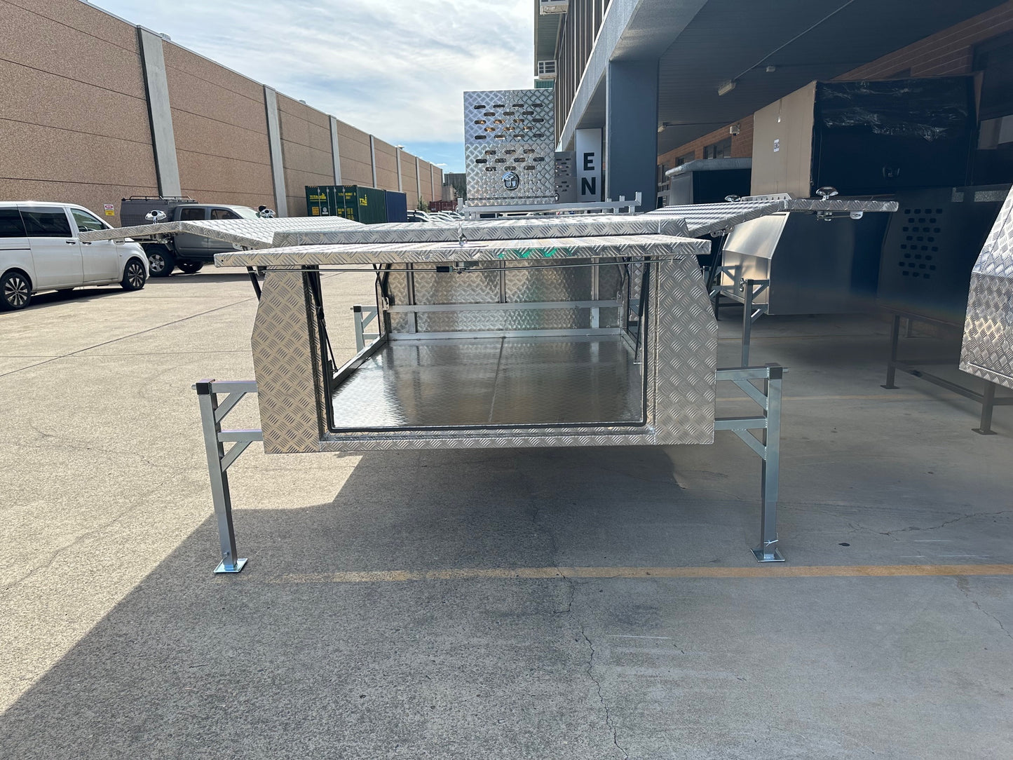 2100mm * 1770mm * 860mm High Space Cab Liftoff Canopy in Aluminum Checker Plate (Copy)