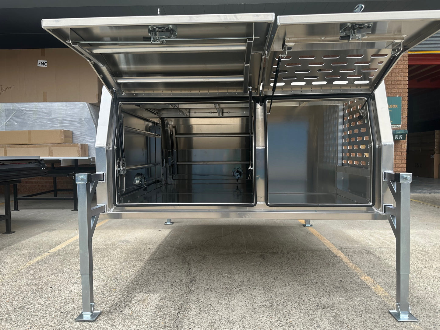 1800mm Canopy with 1/4 Dog Cage - 2.5mm Flat Alloy - 4 Doors - Jack off with Legs