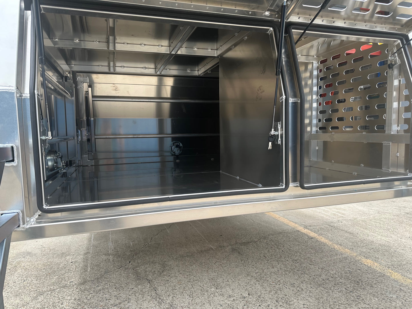 1800mm Canopy with 1/4 Dog Cage - 2.5mm Flat Alloy - 4 Doors - Jack off with Legs