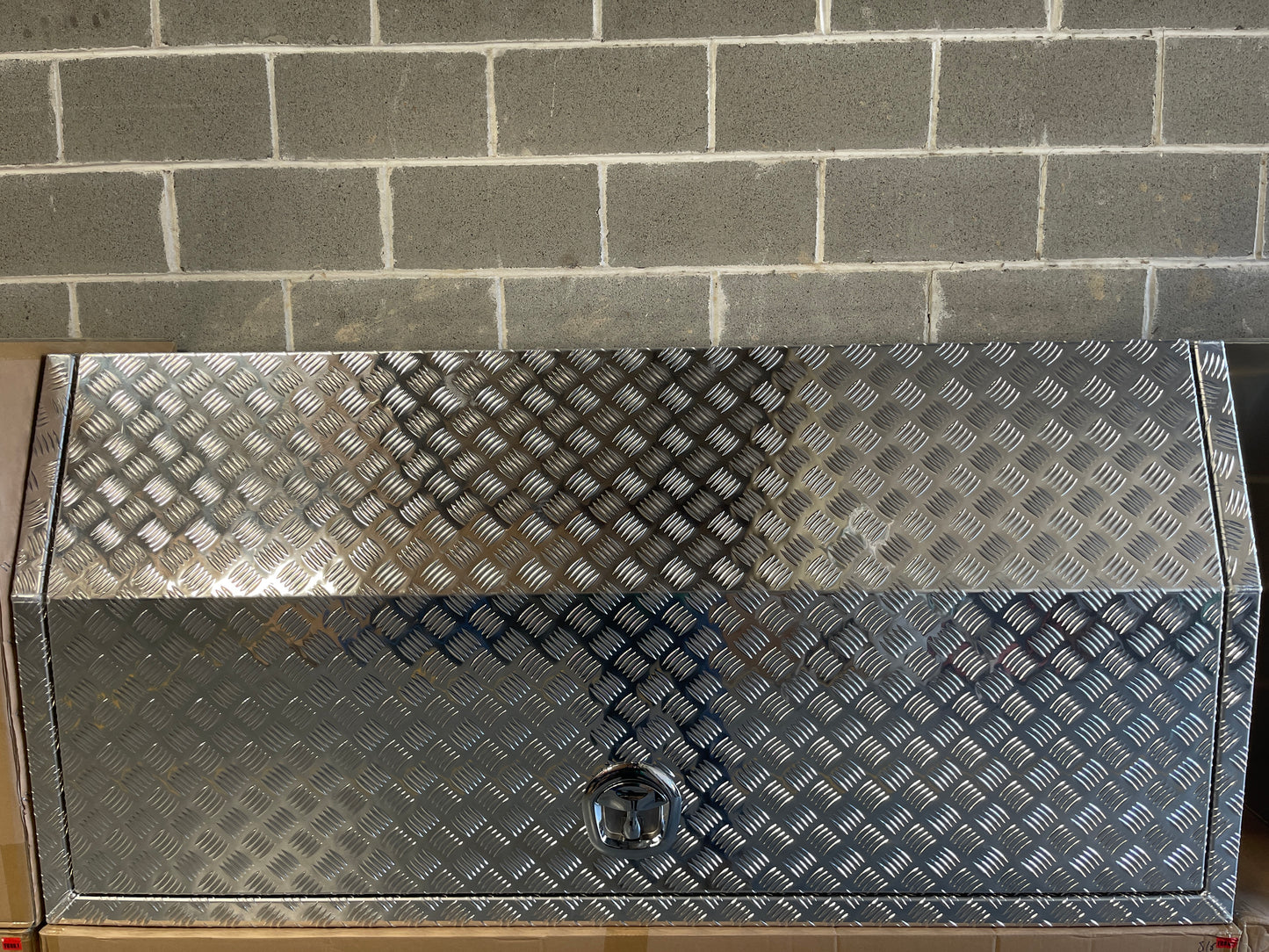AFD156082CP - 1500mm (L) x 600mm (W) x 820mm (H) Aluminum Checker Plate Toolbox
